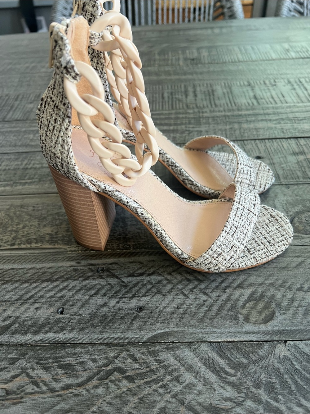 Oasis Society California Block Heel Sandals with Chain Ankle Strap - Cream sz 6